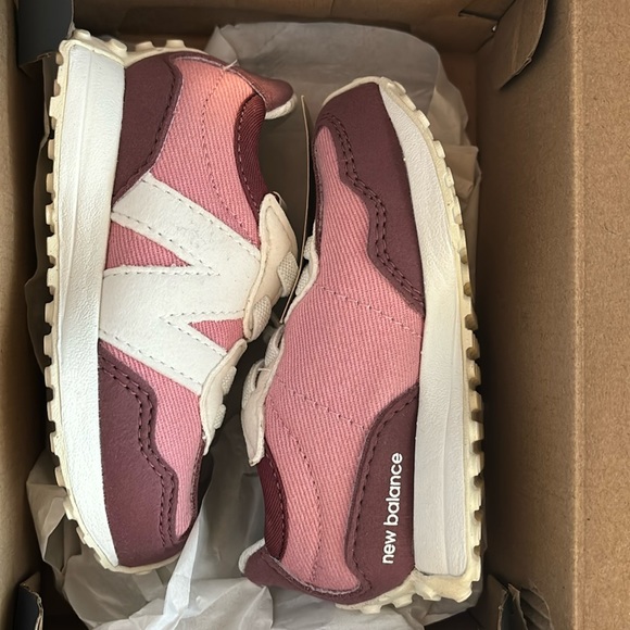 BRAND NEW New Balance sneaker shoe kids pink - Picture 1 of 4